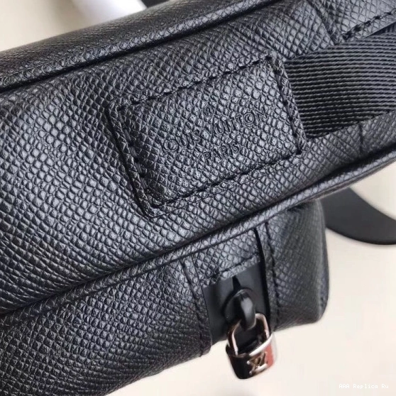 AAA Replica Ru Louis Messenger Vuitton 0805